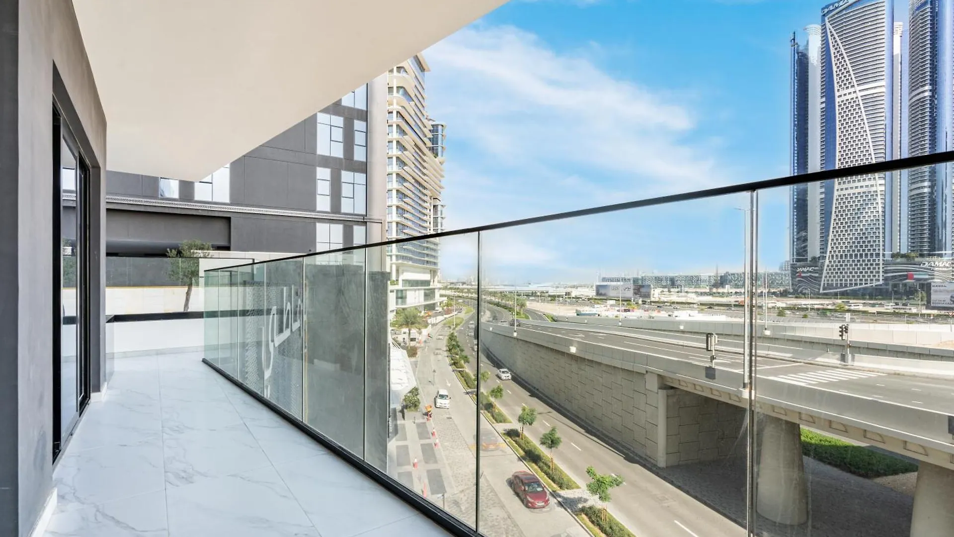 Apartment Stylish Home With Direct Pool Access By The Canal Dubai United Arab Emirates