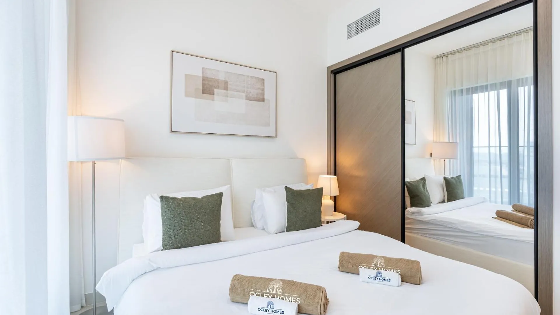 Apartment Stylish Home With Direct Pool Access By The Canal Dubai