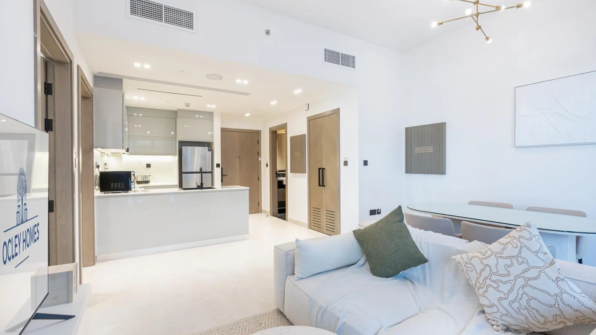 Apartment Stylish Home With Direct Pool Access By The Canal Dubai
